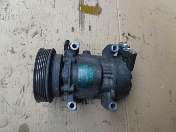 COMPRESSEUR DE CLIMATISATION RENAULT - Vue 1